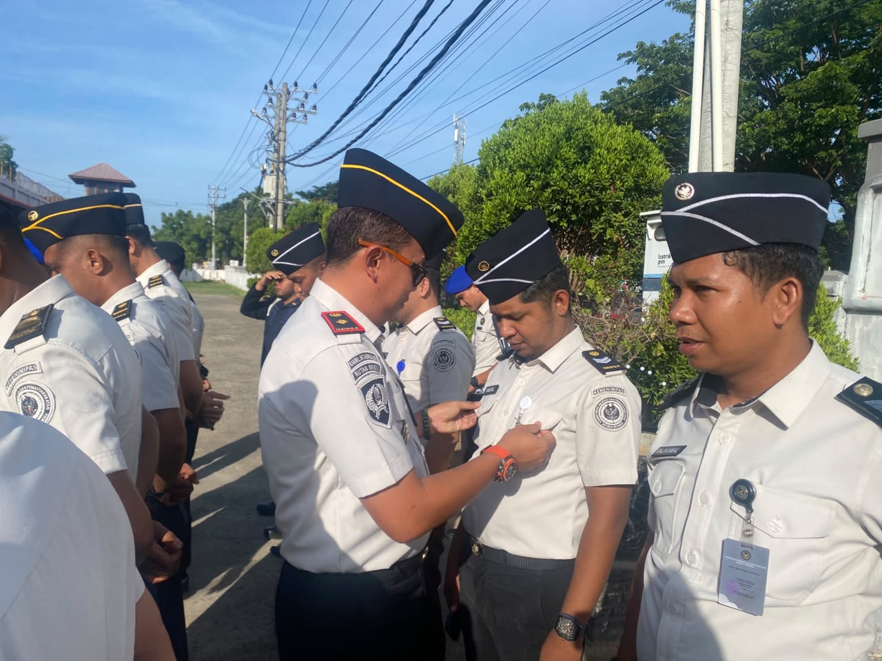 Tingkatkan Kedisiplinan, Karutan Banda Aceh Bersama Tim Patnal Sidak Atribut Pakaian Dinas Pegawai Usai Apel Pagi