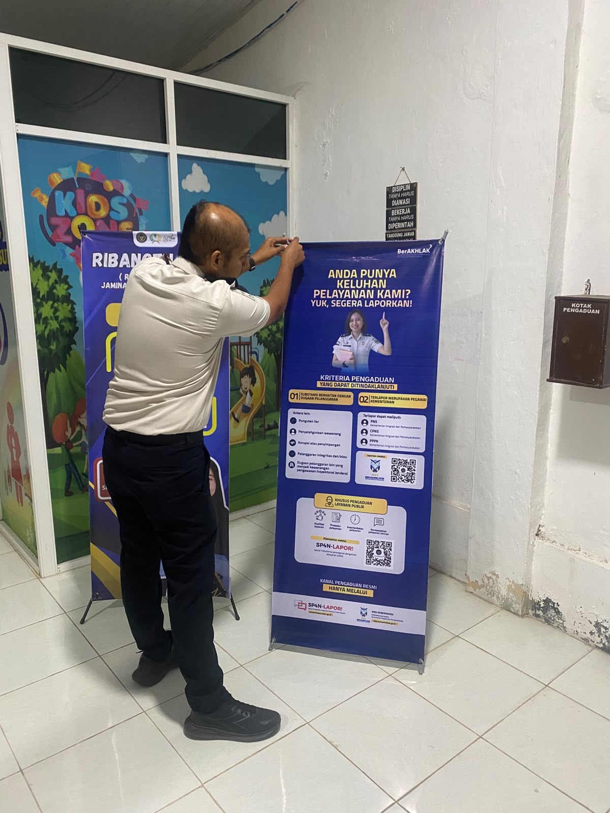 Tingkatkan Transparansi dan Kualitas Layanan, Subsi Pengelolaan Rutan Banda Aceh Pasang Banner SPAN-LAPOR! di Area Pelayanan Integrasi Satu Pintu (PISP)