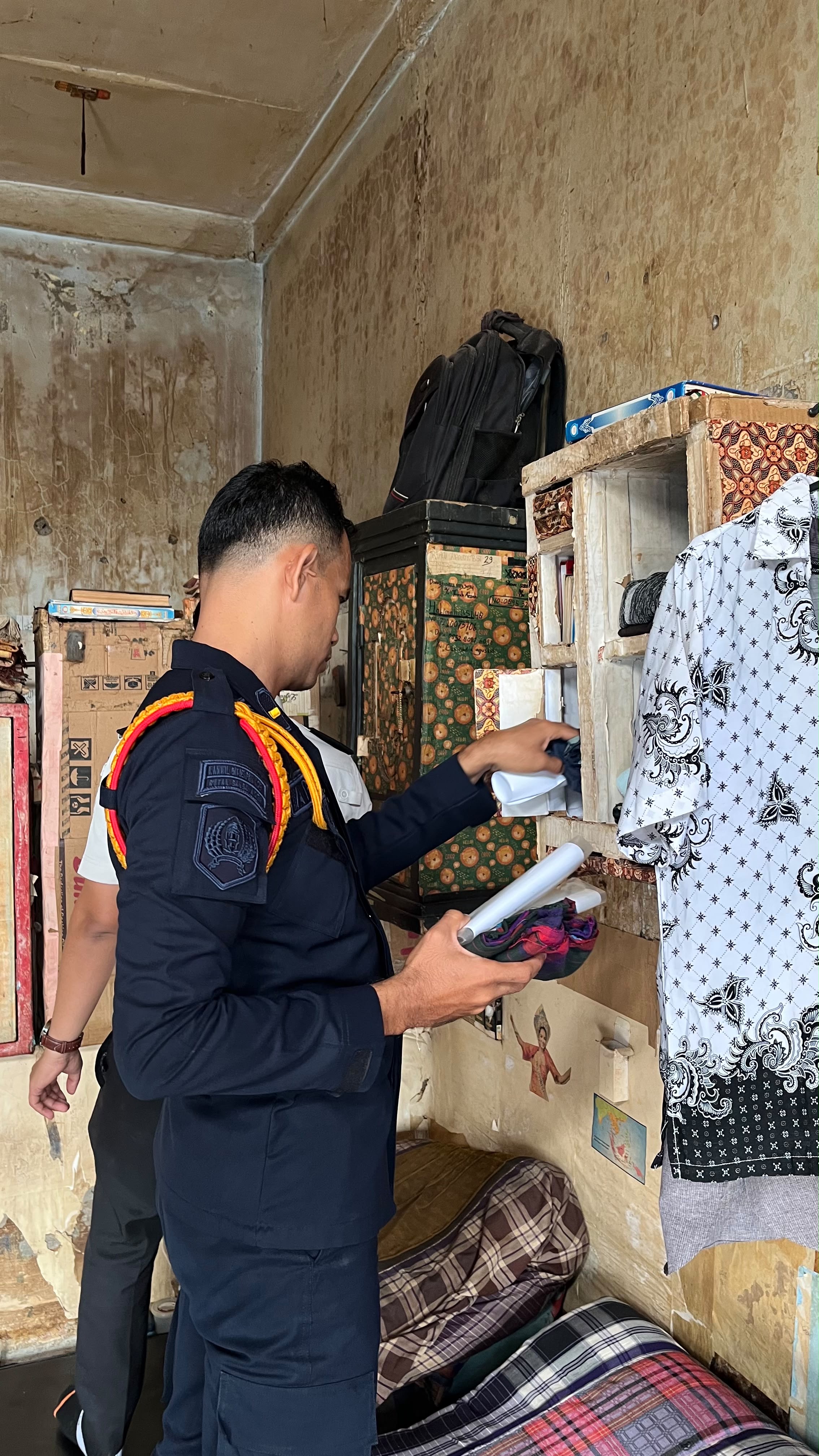 Jaga Kondusivitas dan Bebas Halinar, KPR Bersama Regu Pengamanan Rutan Banda Aceh Lakukan Razia Kamar Hunian
