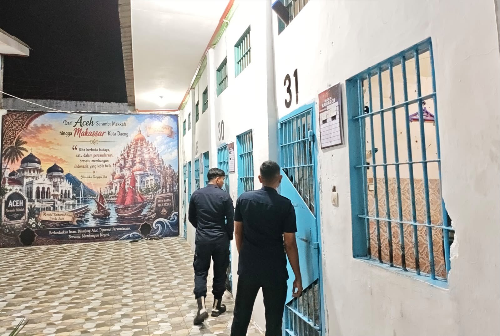 Perkuat Pengamanan Dini Hari, Piket Staf dan Petugas Jaga Rutan Banda Aceh Sisir Pos Utama Hingga Branggang