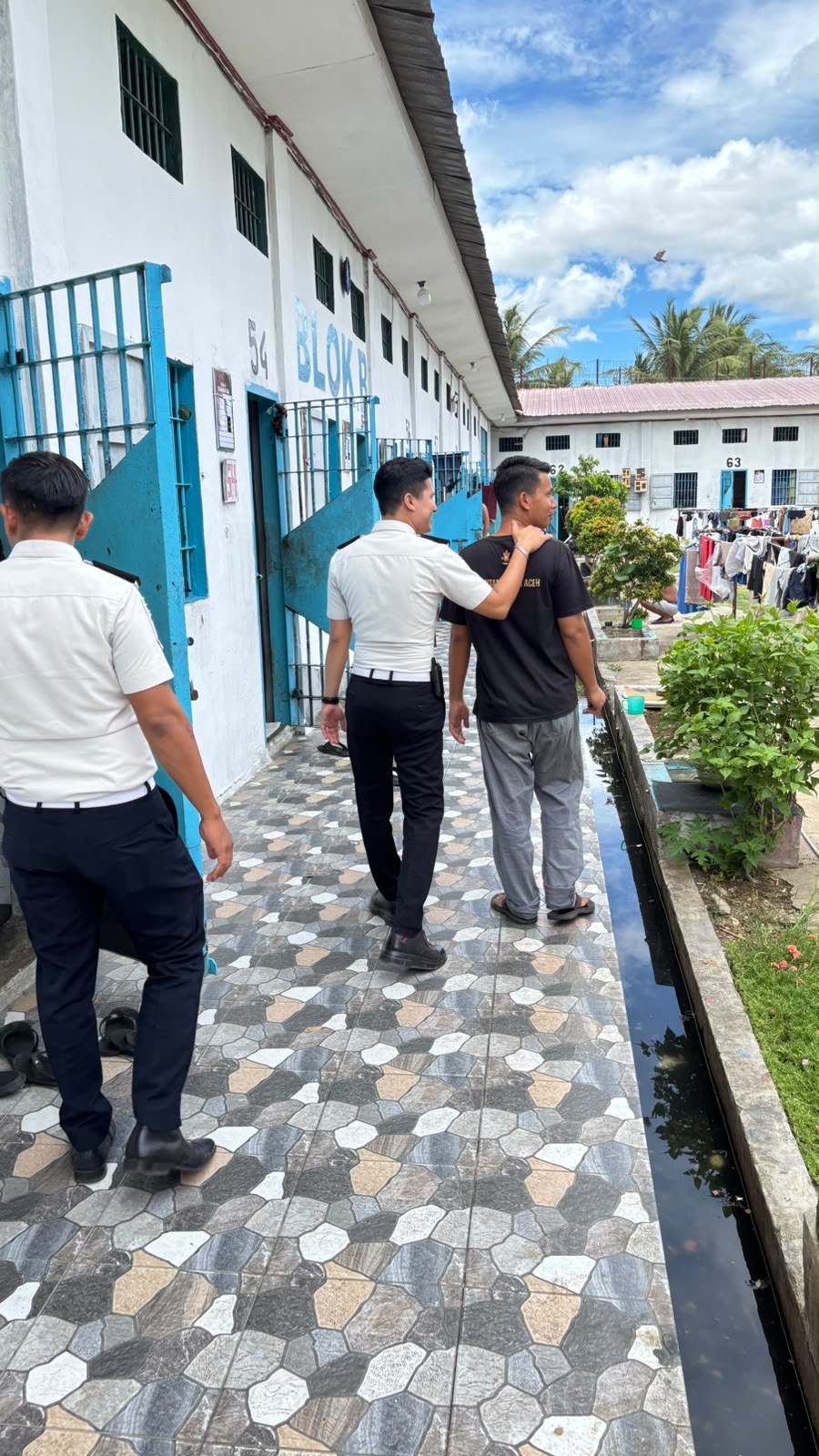 Ciptakan Suasana Aman dan Kondusif, Staf KPR Rutan Banda Aceh Gelar Patroli Blok Hunian Secara Humanis